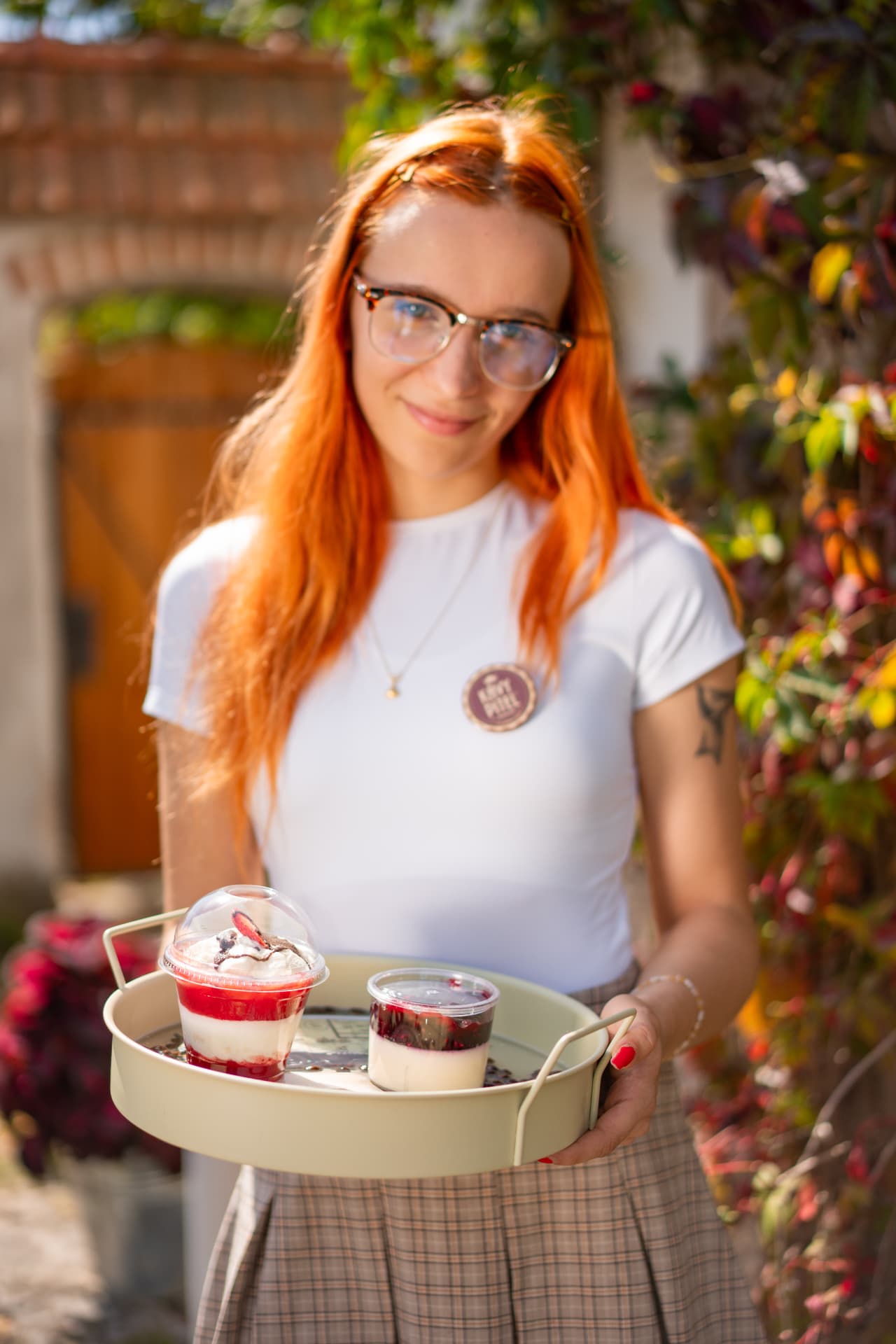 Alice s tácem produktů